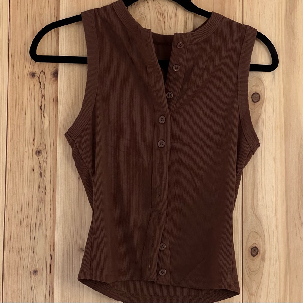 Button-Front Ribbed Sleeveless Tank Top - Brown